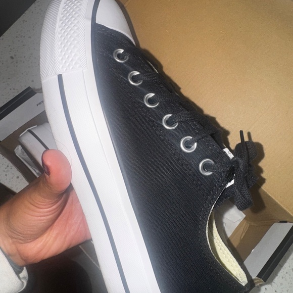 converse - Picture 2 of 4